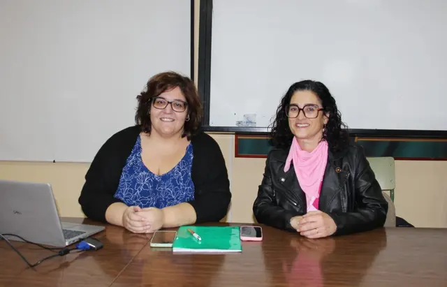 Una charla de la AECC explica el apoyo disponible para pacientes y familias