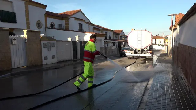 El Camino Viejo de Gaucín recibe una limpieza semanal especial