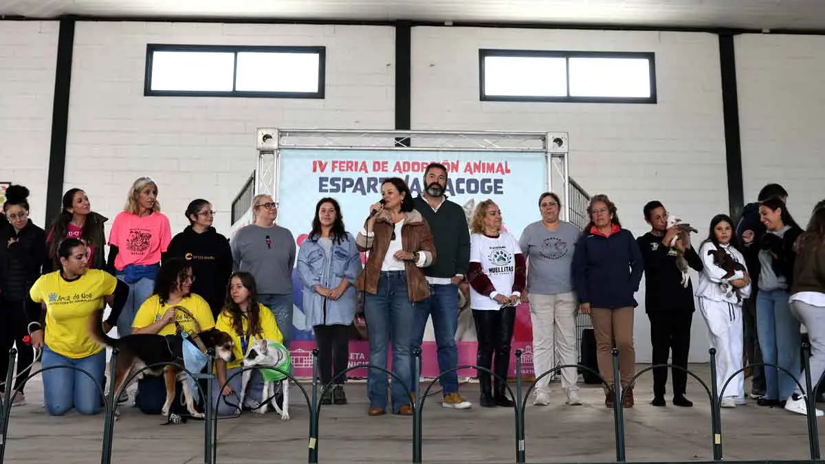 Cincuenta perros buscarán familia en la feria de adopción de Espartinas