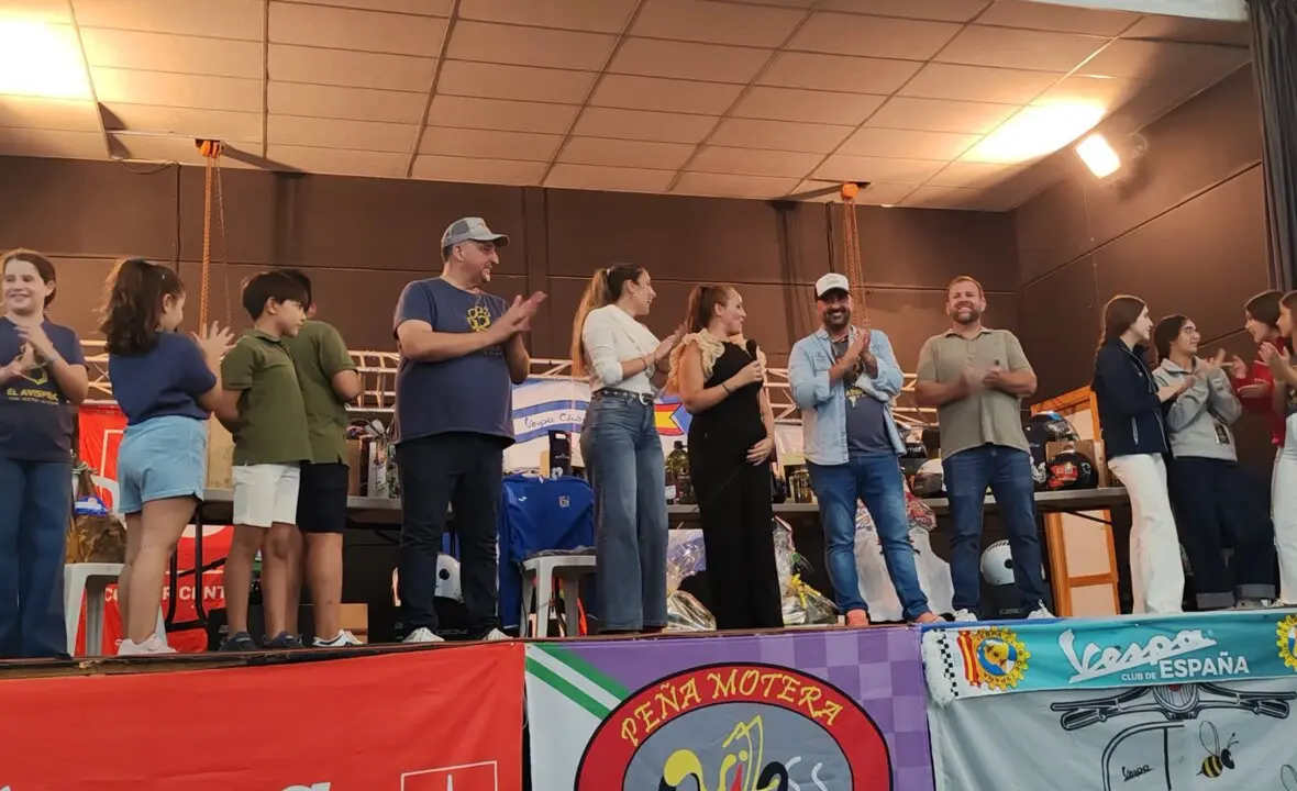 Arahal cierra la concentración de Vespas de El Avispero con una entrega de trofeos