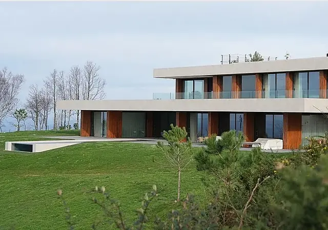 El TSJPV avala la vivienda de Xabi Alonso en Igeldo