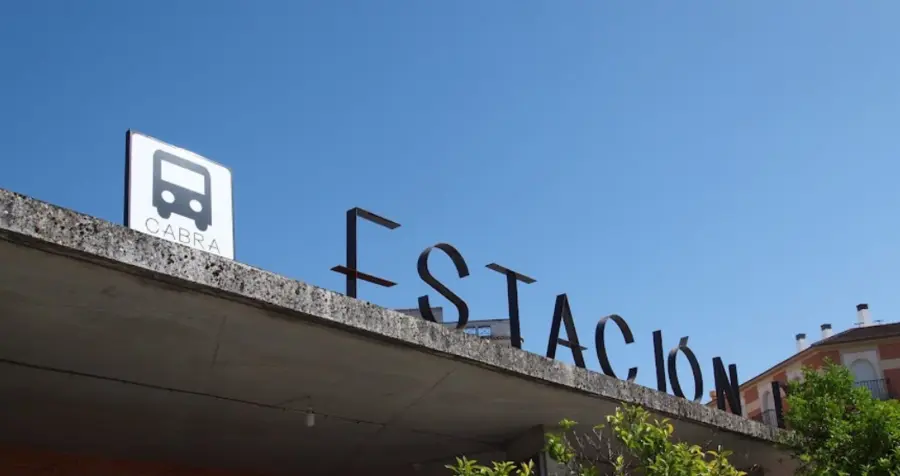Cabra busca adjudicatario para el bar-cafetería de su estación de autobuses