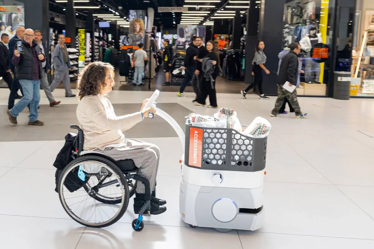 Parque Corredor ensaya un robot de apoyo para personas con discapacidad y mayores