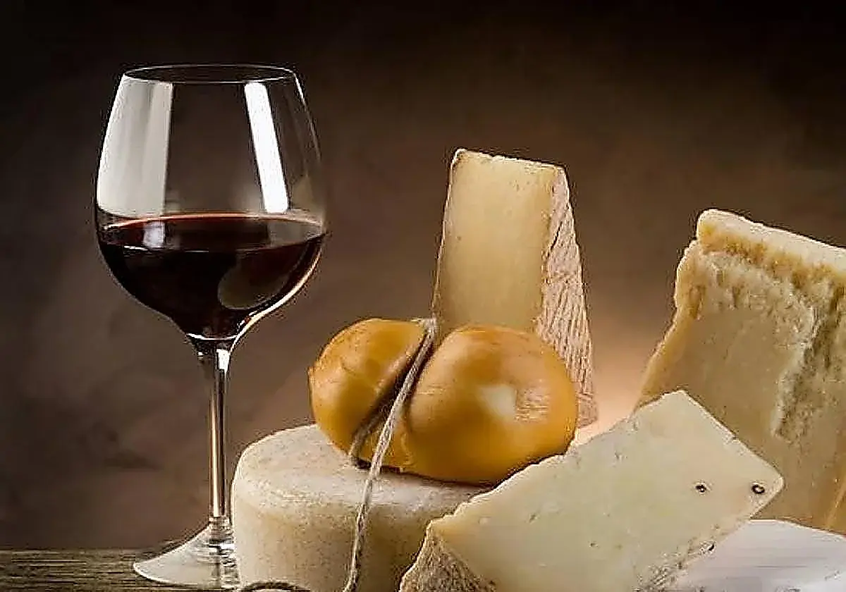 Veinte establecimientos se suman a la cita del queso y el vino de Mijas