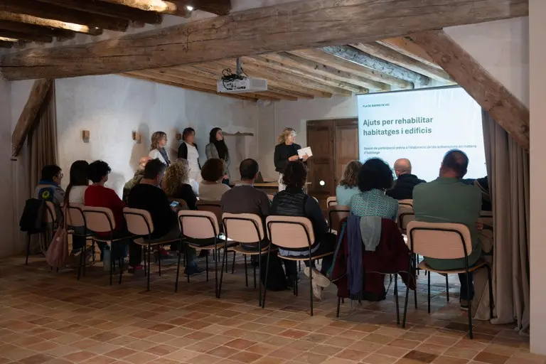Vic prepara las bases de sus ayudas para rehabilitar viviendas y edificios