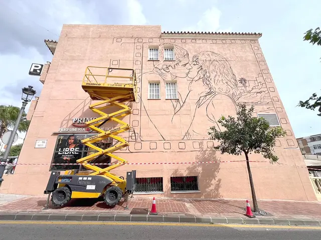 Arroyo de la Miel suma un mural dedicado al pasado cinematográfico de Benalmádena
