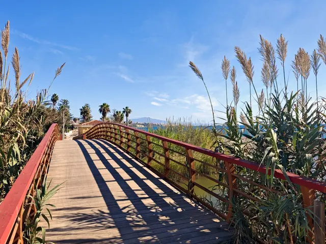 Estepona instalará 162 farolas solares en siete puntos de su litoral