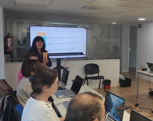 Urbalab llevará al Grau tres talleres gratuitos para mejorar las habilidades digitales