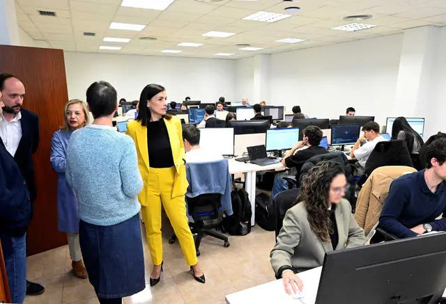 La alcaldesa destaca el empleo tecnológico que genera AXPE Consulting en Santander