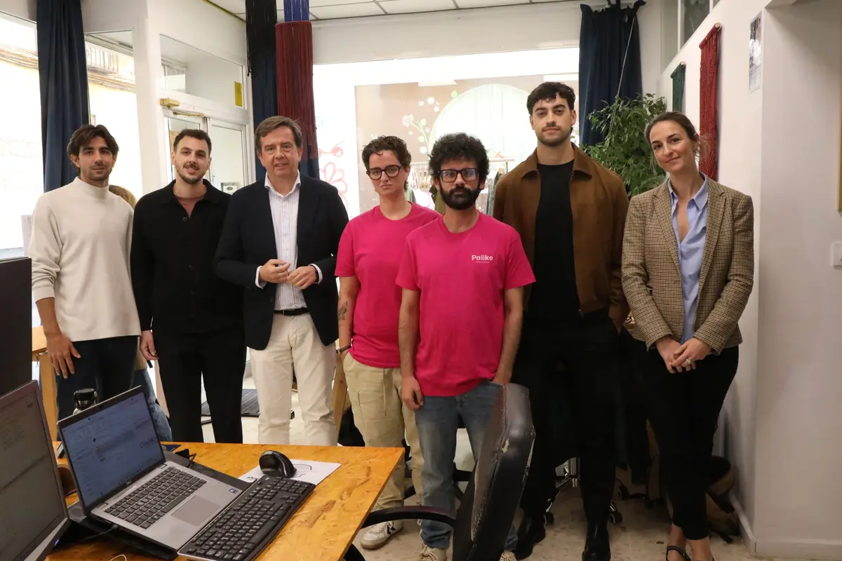 Aurelio Fernández visita La Tesela, un espacio de coworking y cultura