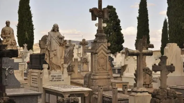 Valdepeñas propone recorridos por su historia para Todos los Santos