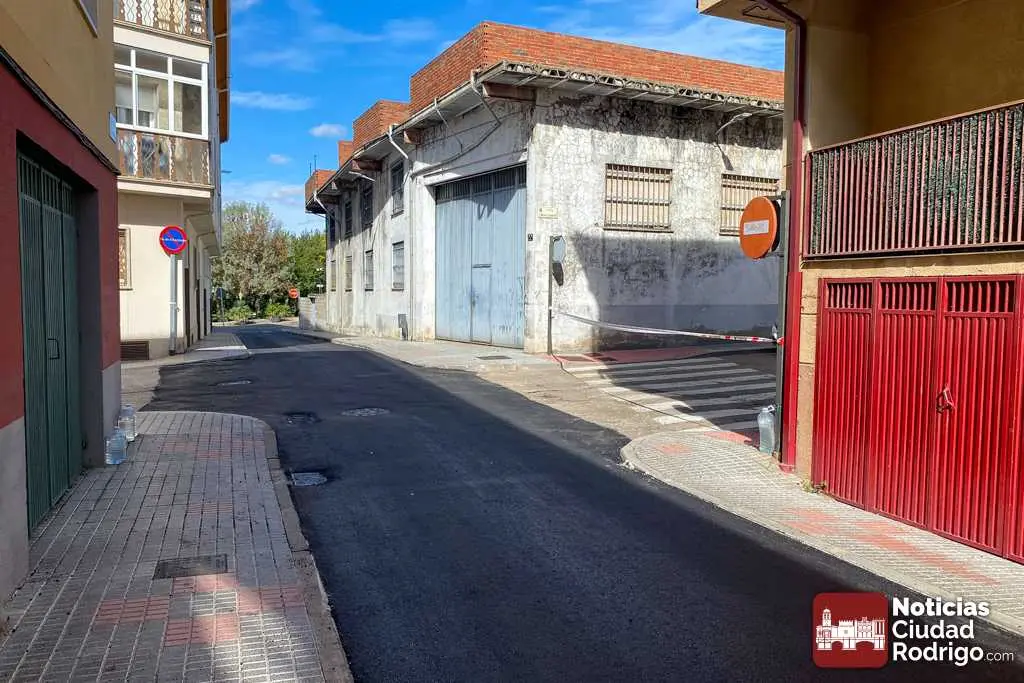 Tres calles de Ciudad Rodrigo tendrán restricciones de tráfico por asfaltado