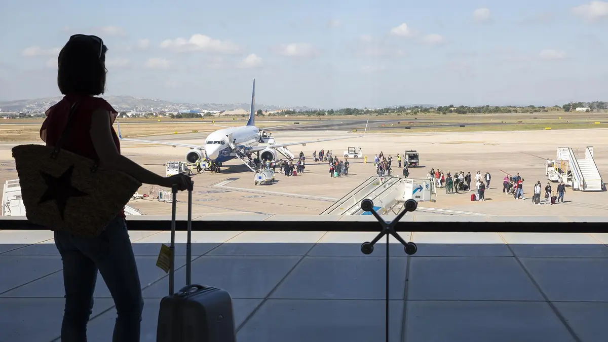 El aeropuerto de Manises prepara una renovación de pista con cierres nocturnos