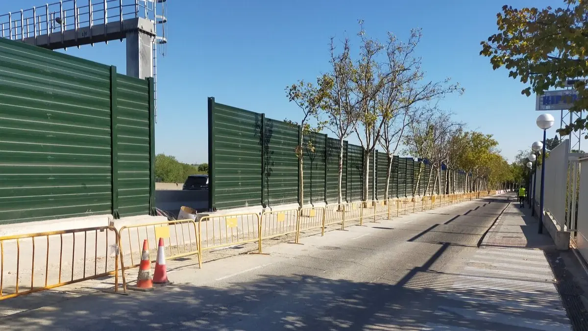 Señalan el deterioro de las barreras acústicas de la A-5 en Alcorcón