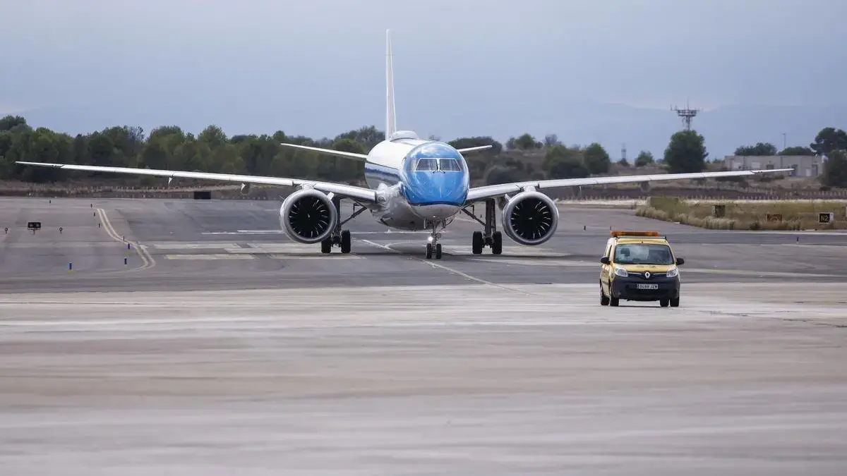 Aena licita la renovación de la pista 12-30 del aeropuerto de València