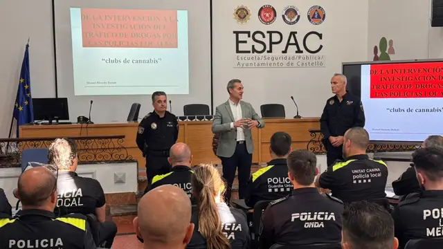 Castelló acoge una formación canina policial con 40 equipos participantes