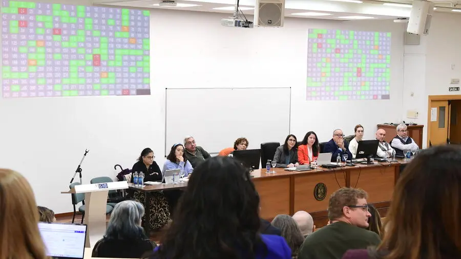 El Claustro de la USC da luz verde al inicio de la reforma estatutaria