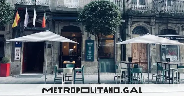 Una taberna viguesa festeja su aniversario con fideuá gratuita