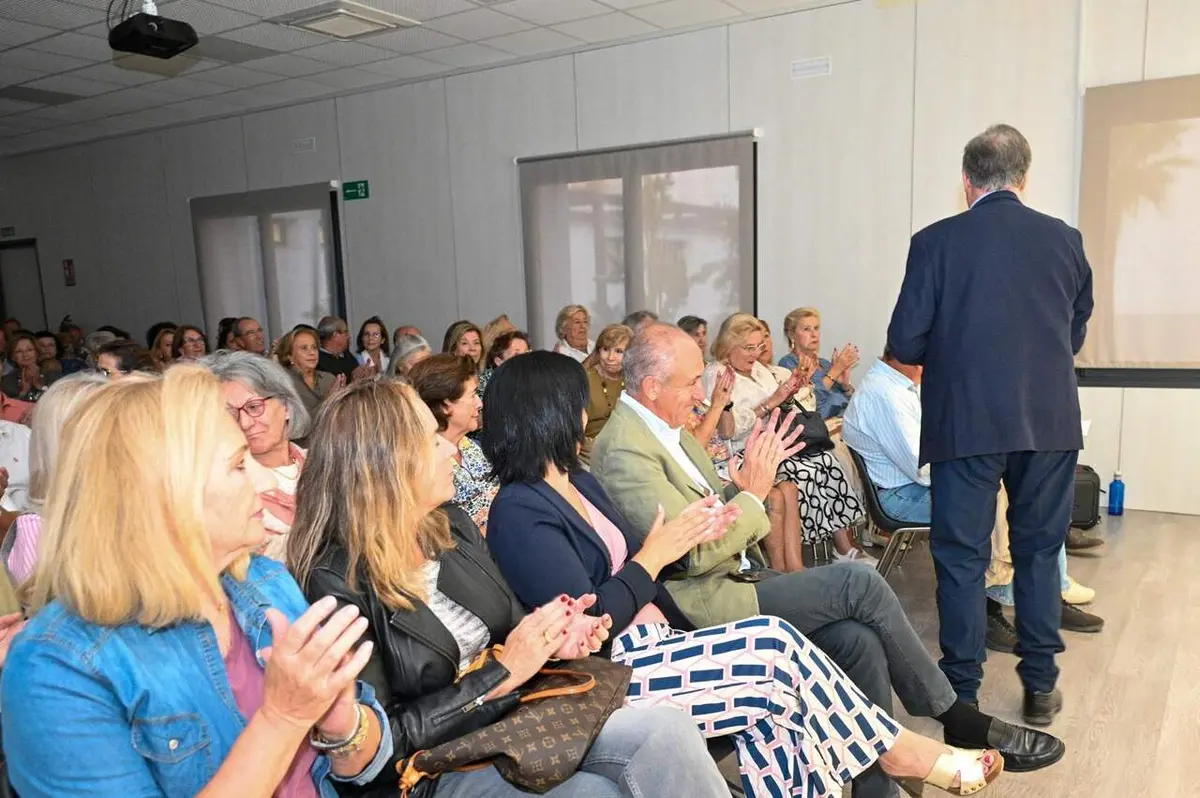 Más de 150 alumnos comienzan el nuevo curso del Aula Abierta de Mayores en Tomares
