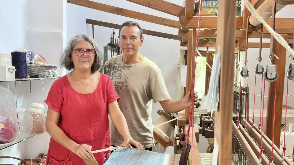 Isabel Soler alerta del retroceso de los tejedores artesanos en Níjar