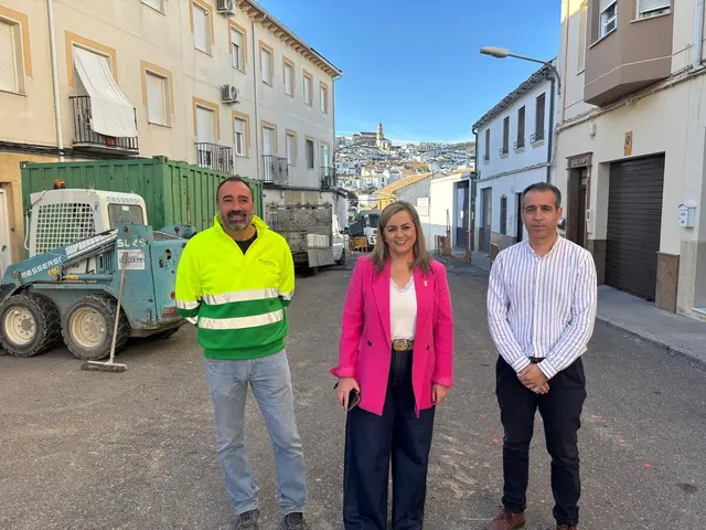 Baena inicia obras en Matadero y anuncia actuaciones en Federico García Lorca