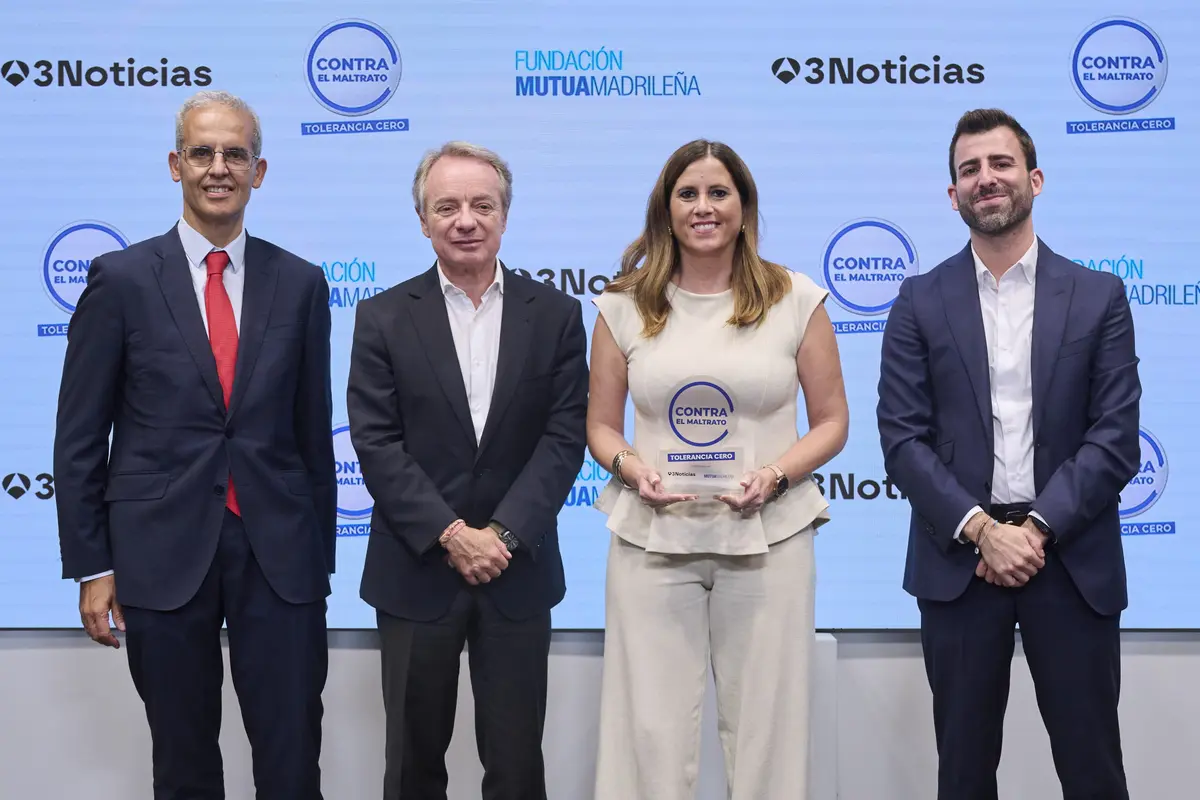 Lanjarón recibe una distinción por su labor educativa en igualdad
