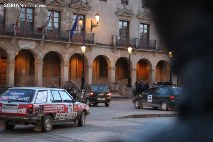 El Spain Classic Raid hace parada en la plaza Mayor de Soria