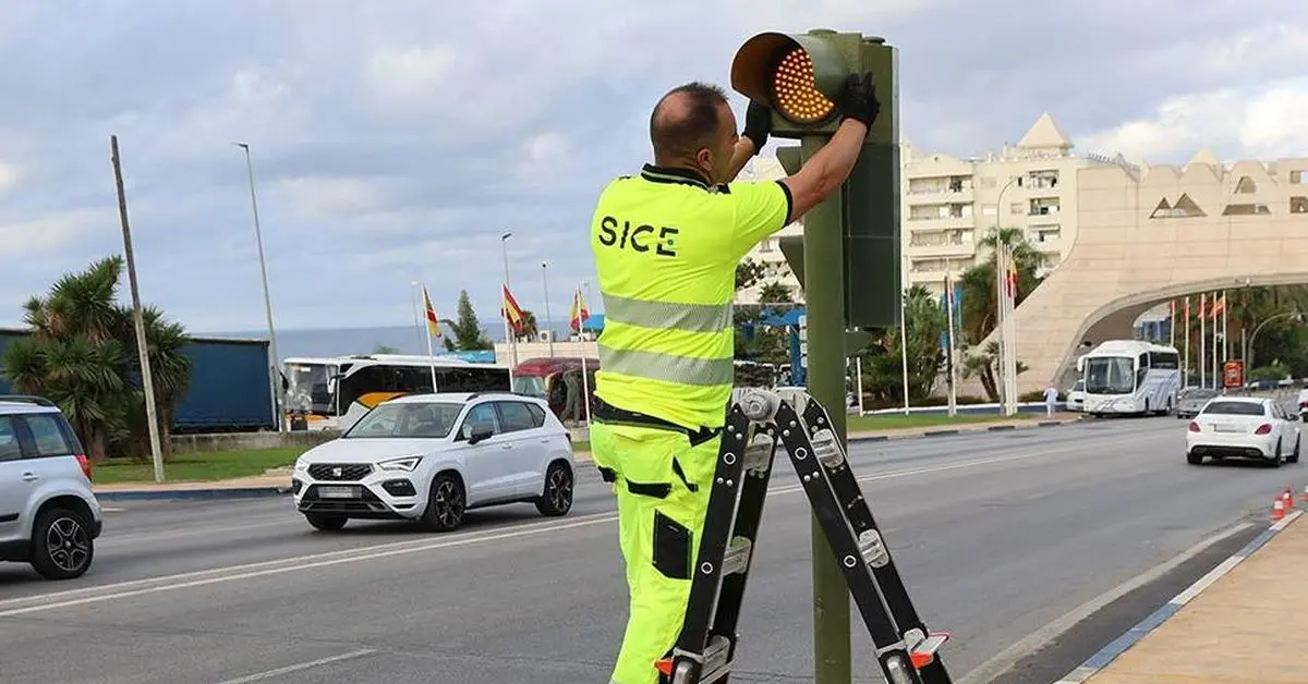 Marbella destina cerca de 100.000 euros a adaptar 32 cruces semafóricos