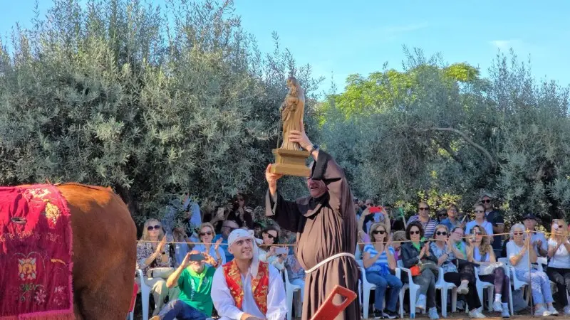 Carcaixent distingue su fiesta de la Troballa con una placa conmemorativa