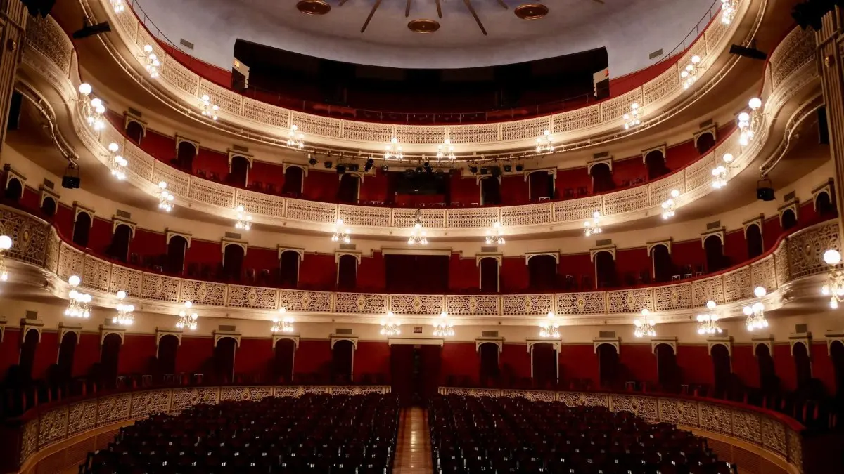 La revisión de la zona bajo cubierta retrasa la vuelta del Teatre Fortuny