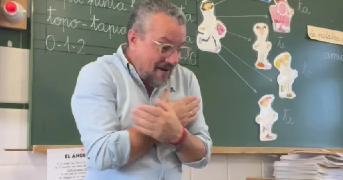 Un maestro de Huelva acerca la lengua de signos a través de la música