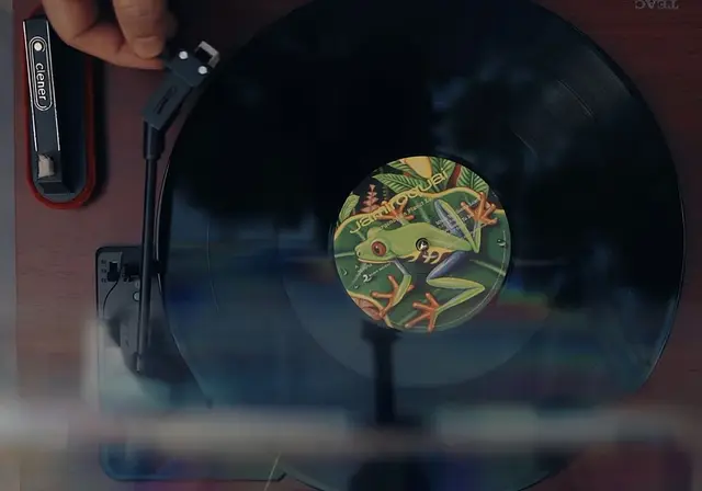 Murcia estrenará un bar dedicado a escuchar música en vinilo