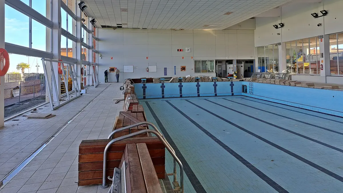 La Muela licita la recuperación de sus piscinas cubiertas