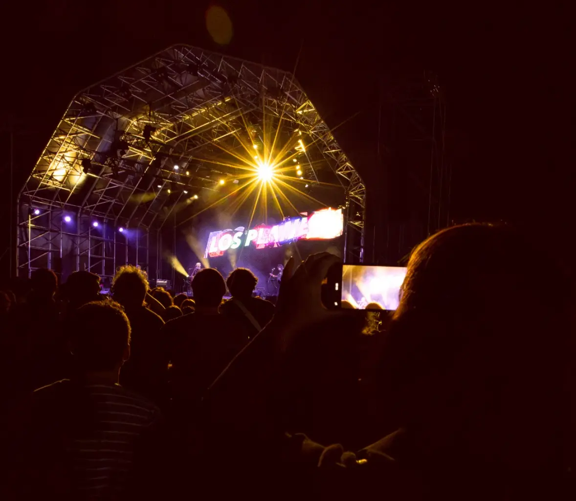Los Planetas cierran en Son Fusteret una jornada de indie en Palma
