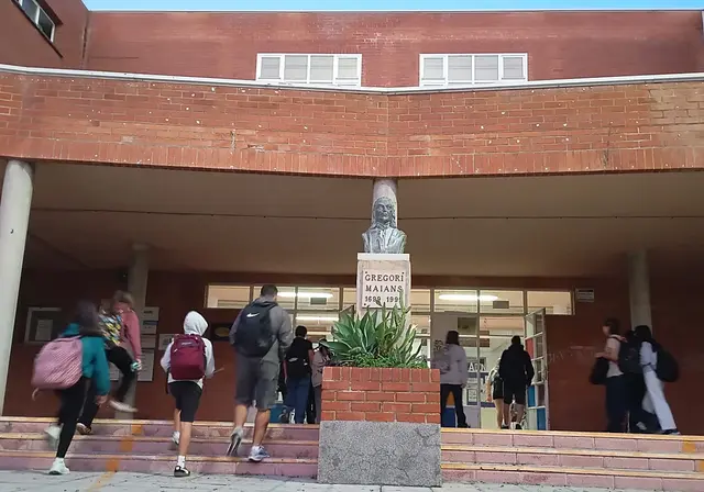 Oliva recupera las clases, aunque parte de la comunidad educativa aún no puede acudir