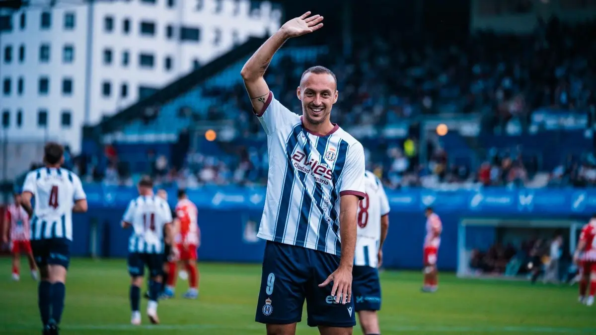 Santamaría firma cinco goles en cinco partidos con el Real Avilés