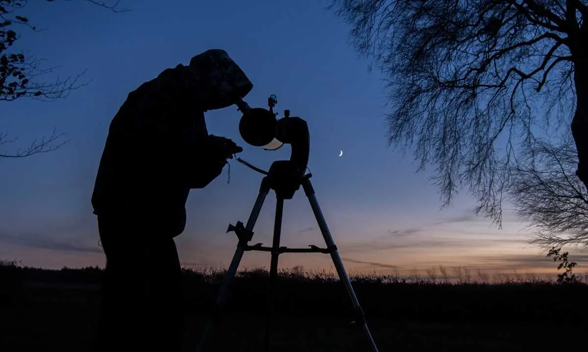Un programa nocturno acerca la astronomía a los pueblos de la Sierra de Guadarrama