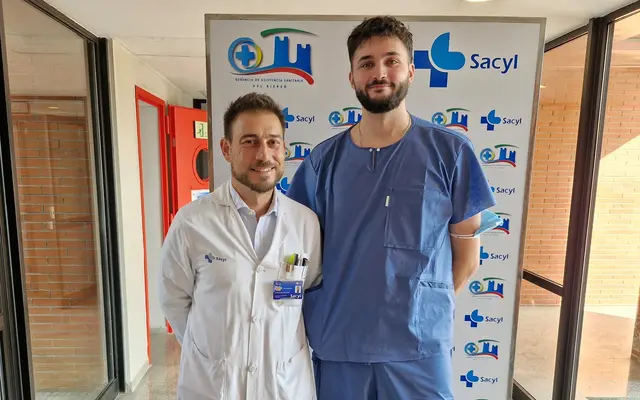 Un residente del Hospital El Bierzo recibe un premio quirúrgico en el congreso celebrado en Soria
