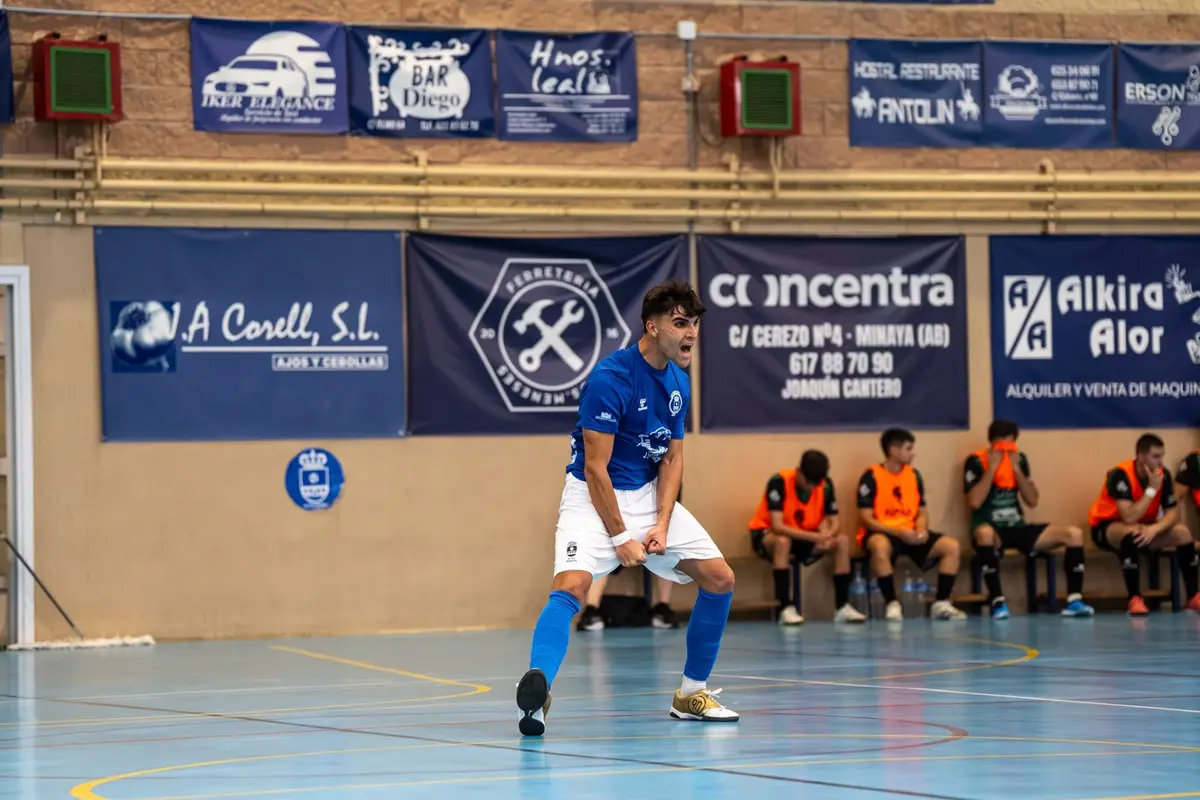 El CFS Minaya arranca en puestos de ascenso con Toledo como goleador