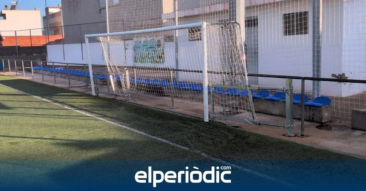 El campo municipal de Betxí estrena 400 asientos y prevé renovar el césped