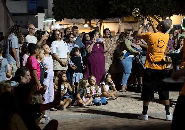 El festival «Sal y arte» anima las calles y plazas de El Cotillo