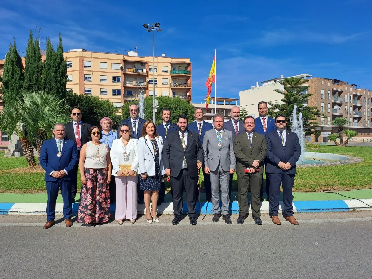 Nules reconoce a cuatro agentes retirados en un acto con la bandera de España