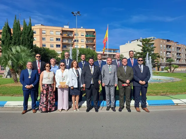 Nules reconoce a cuatro agentes retirados en un acto con la bandera de España