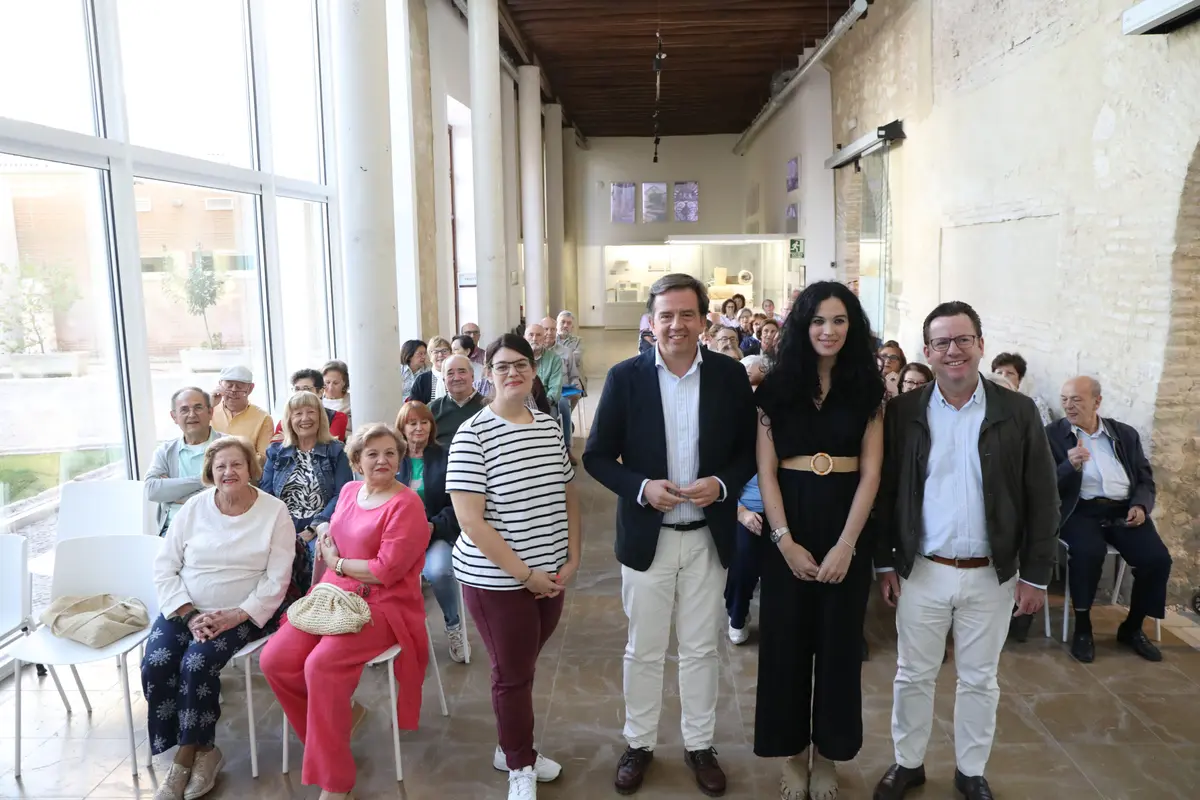 Unas 80 personas mayores de 50 años comienzan el curso intergeneracional de la UCO en Lucena