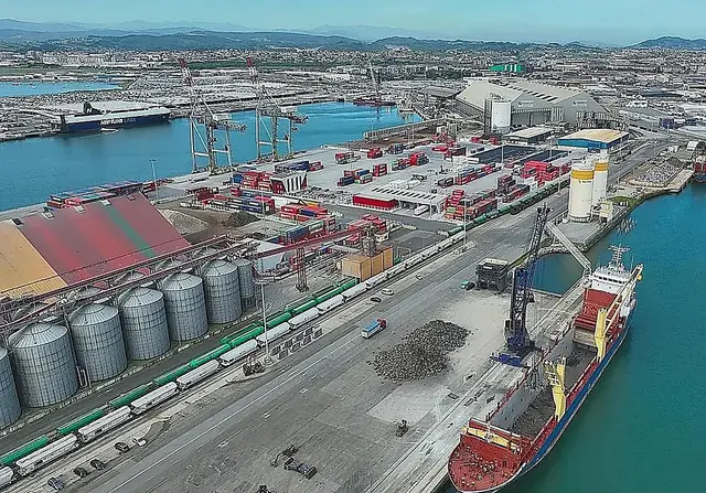 El puerto santanderino mueve más de 5,4 millones de toneladas hasta septiembre