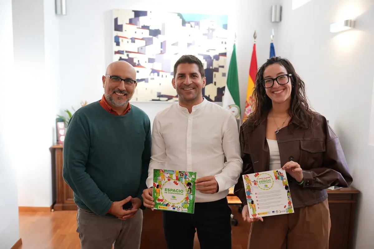 Stop Rumores distingue a Casares por su impulso a la convivencia