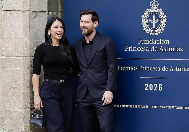 Oviedo recibe a Messi con una multitud junto al Reconquista