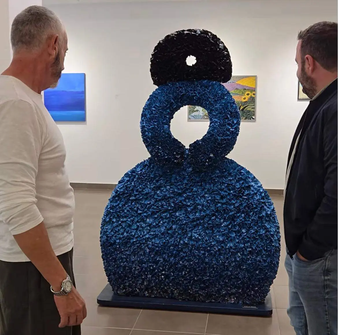 Una escultura de Juan de Miguel se incorpora al fondo permanente del Museo Mayte Spínola