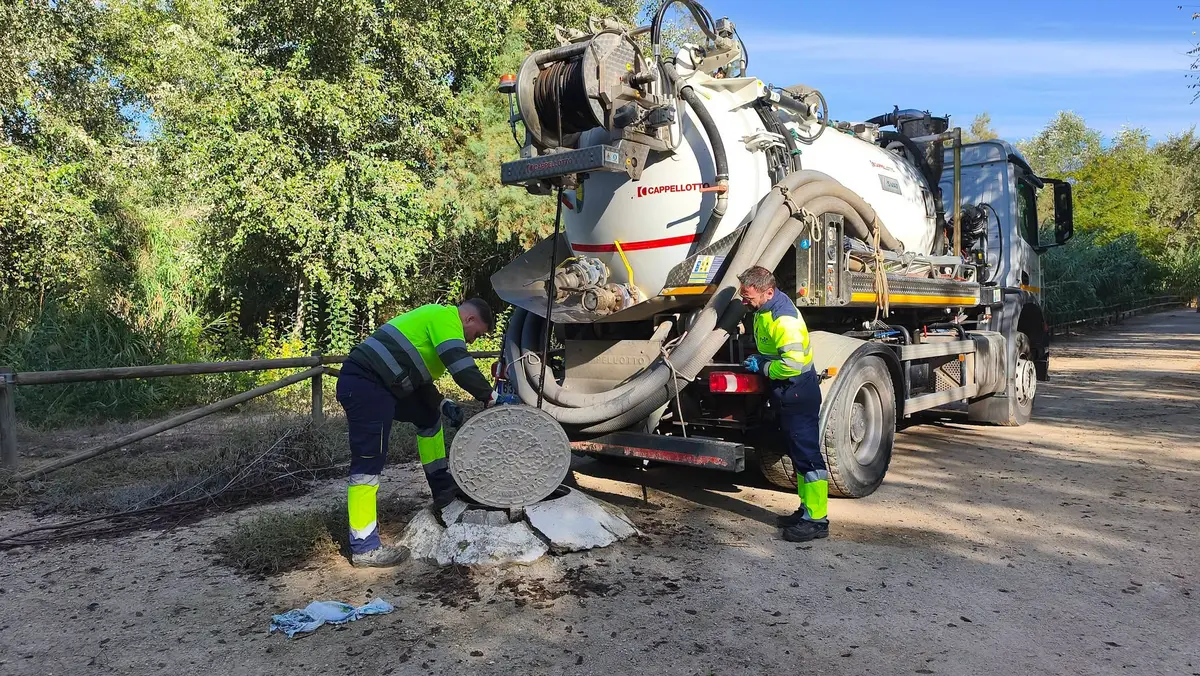 Actúan sobre el alcantarillado del recinto ferial de San Isidro