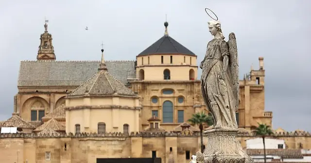 San Rafael guía un recorrido cordobés por once monumentos históricos